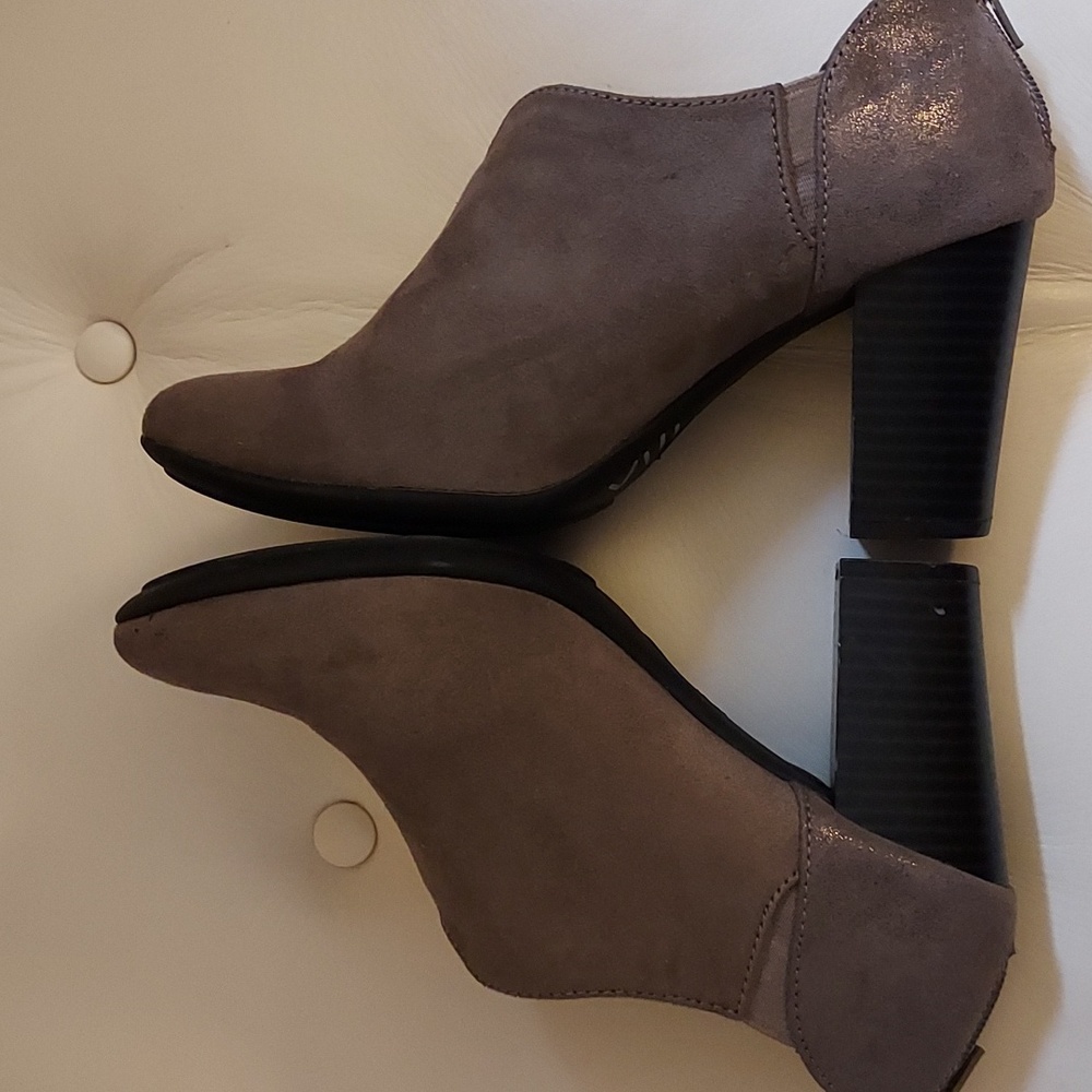 ⌛️ Metallic Booties 7/8
